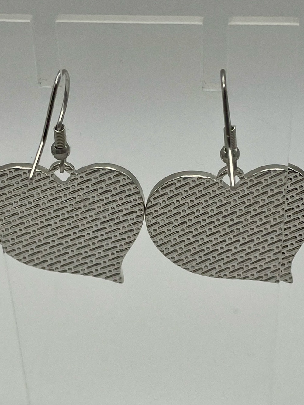 Aminco NBA Boston Celtics Green and Gold Enamel Heart Dangle Earrings - Picture 2 of 4